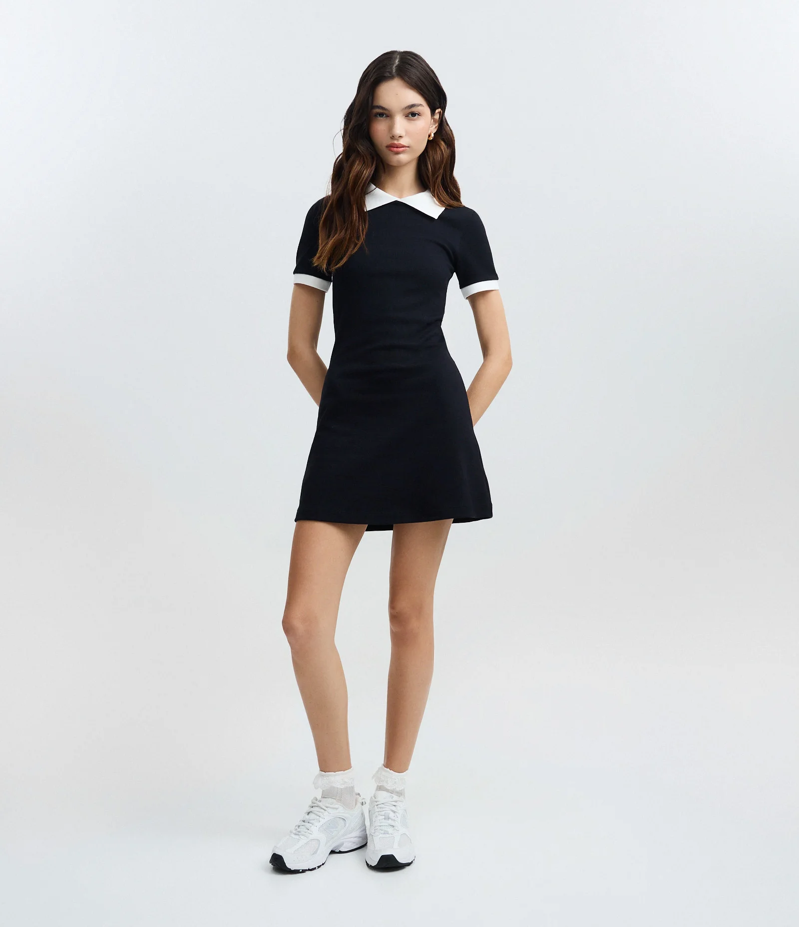 Vestido Curto em Ribana com Gola Polo Preto 2