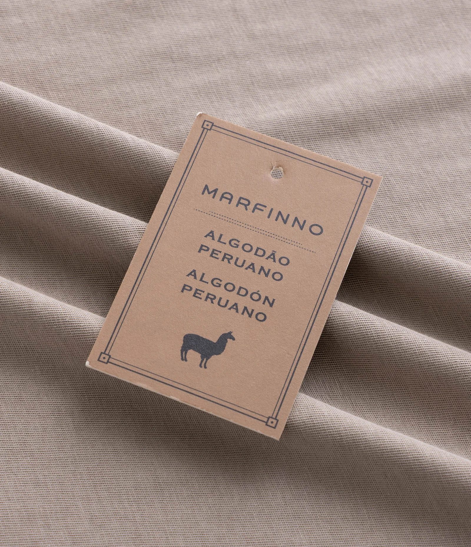 Camiseta Slim Básica em Algodão Peruano com Gola Redonda Cinza Claro 4