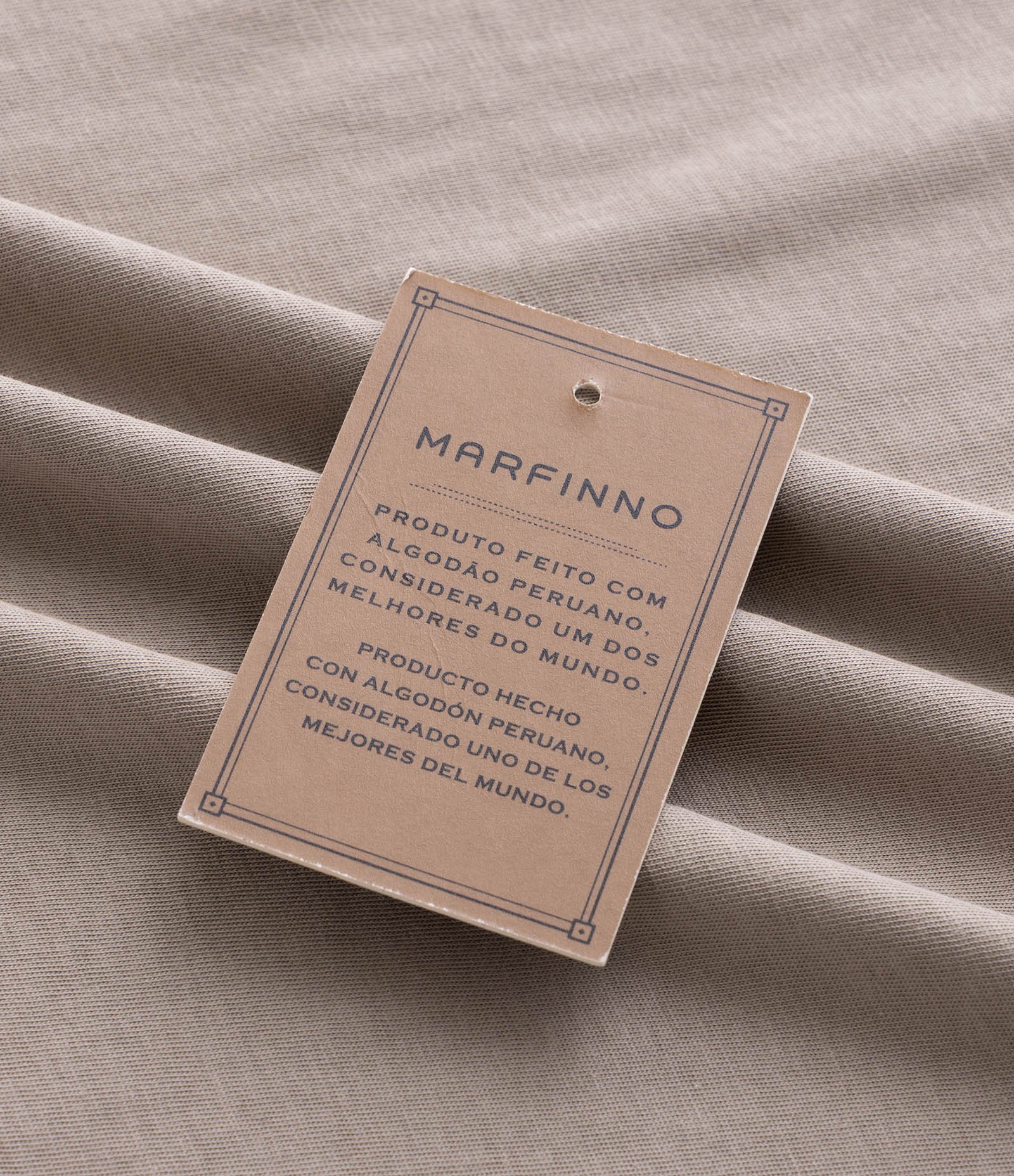 Camiseta Slim Básica em Algodão Peruano com Gola Redonda Cinza Claro 5