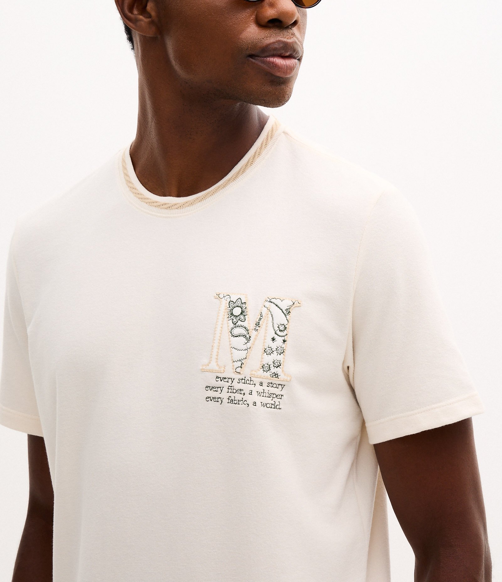 Camiseta em Algodão Manga Curta com Lettering M Bordado Branco 3
