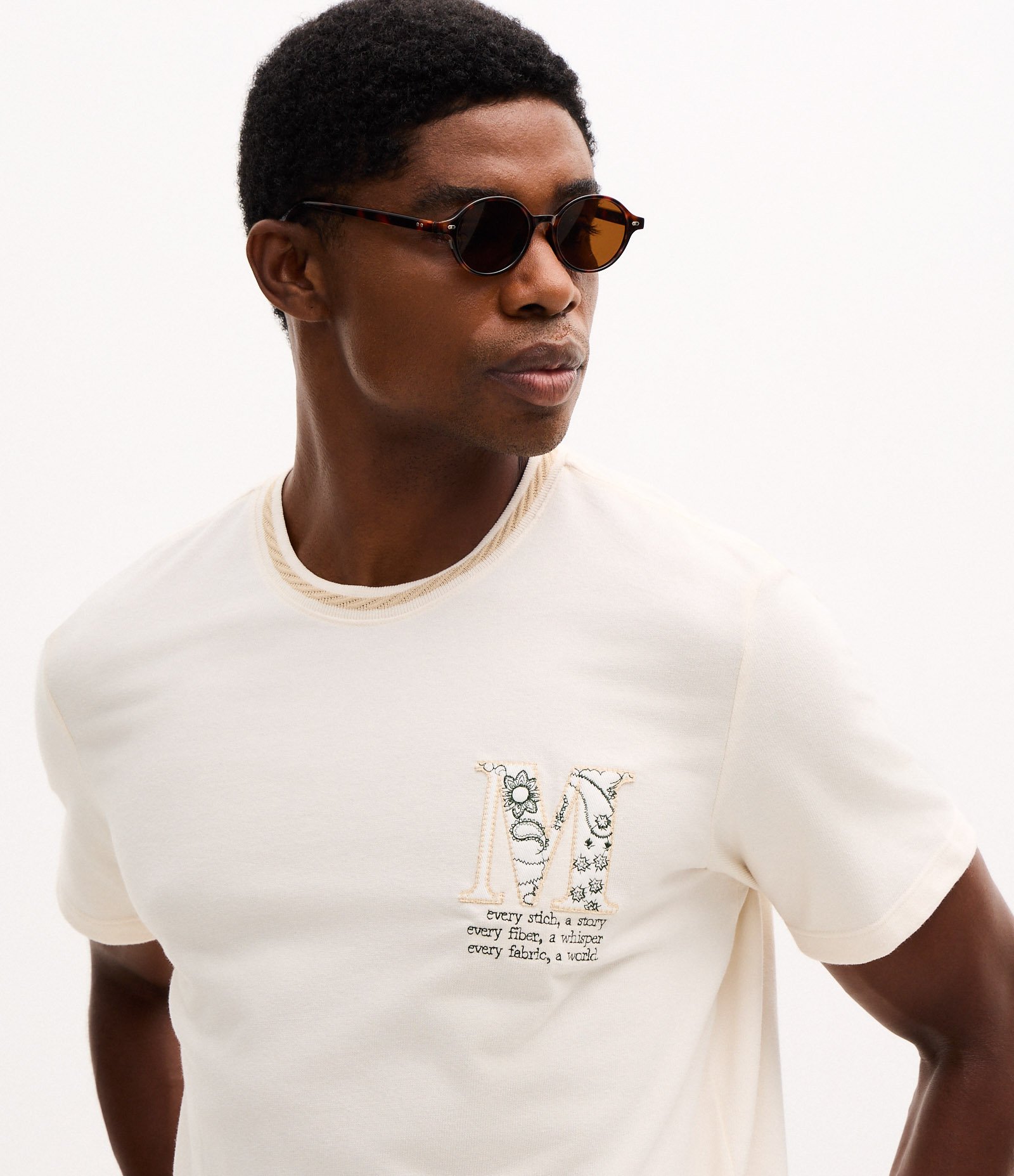 Camiseta em Algodão Manga Curta com Lettering M Bordado Branco 4