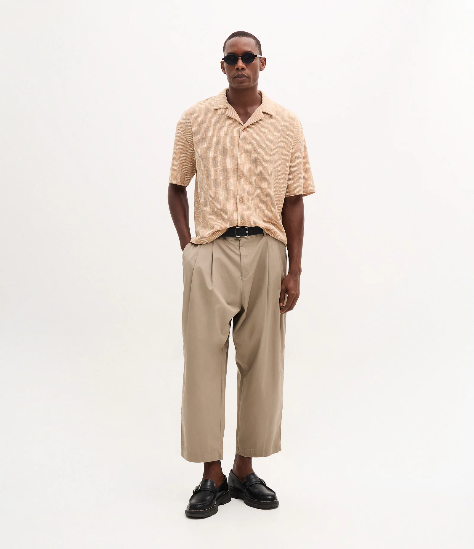 Camisa Boxy em Tecido Texturizado com Gola Bowling Bege 2