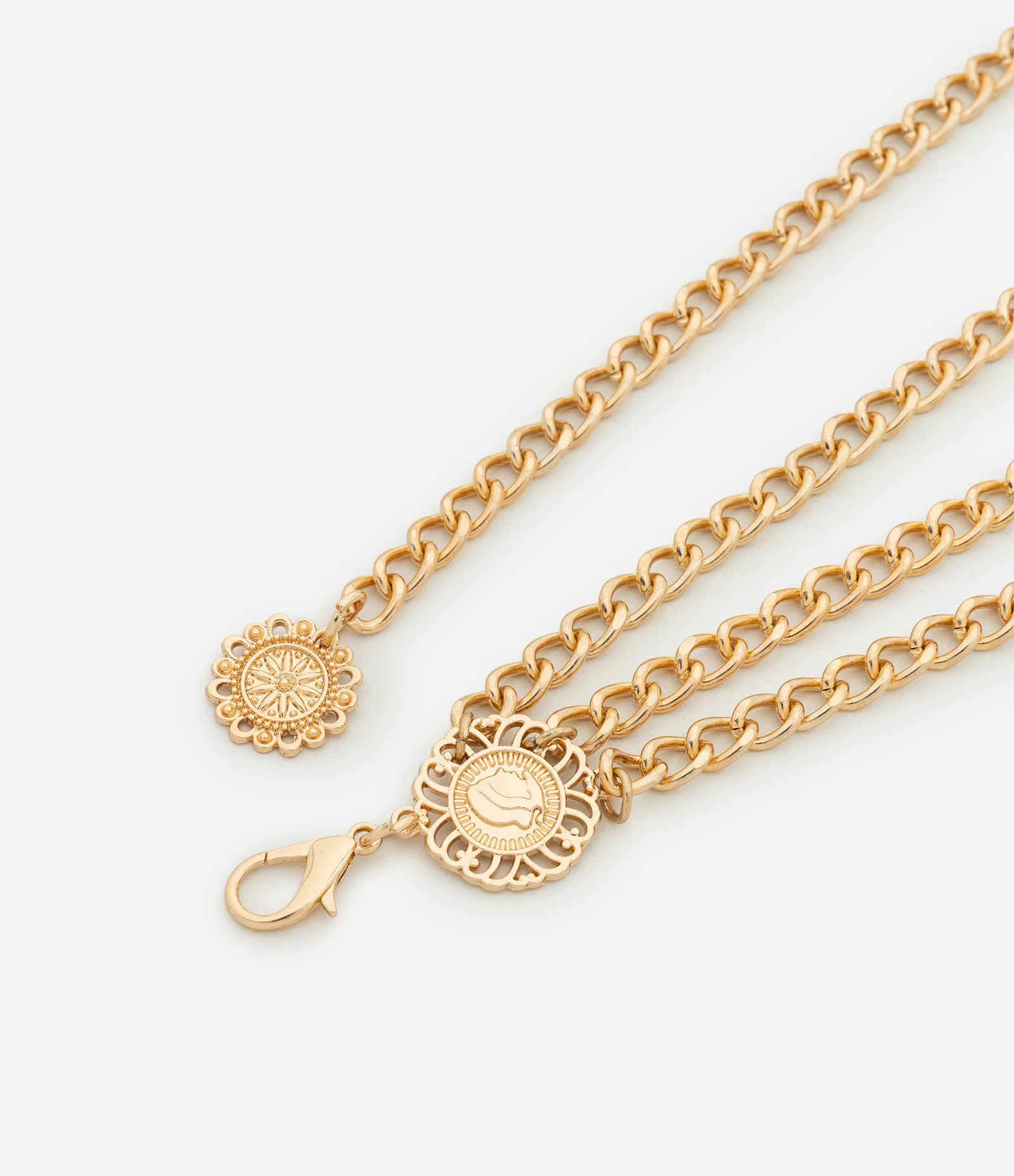 Cinto Corrente Estreito com Pingentes de Medalha Dourado 2