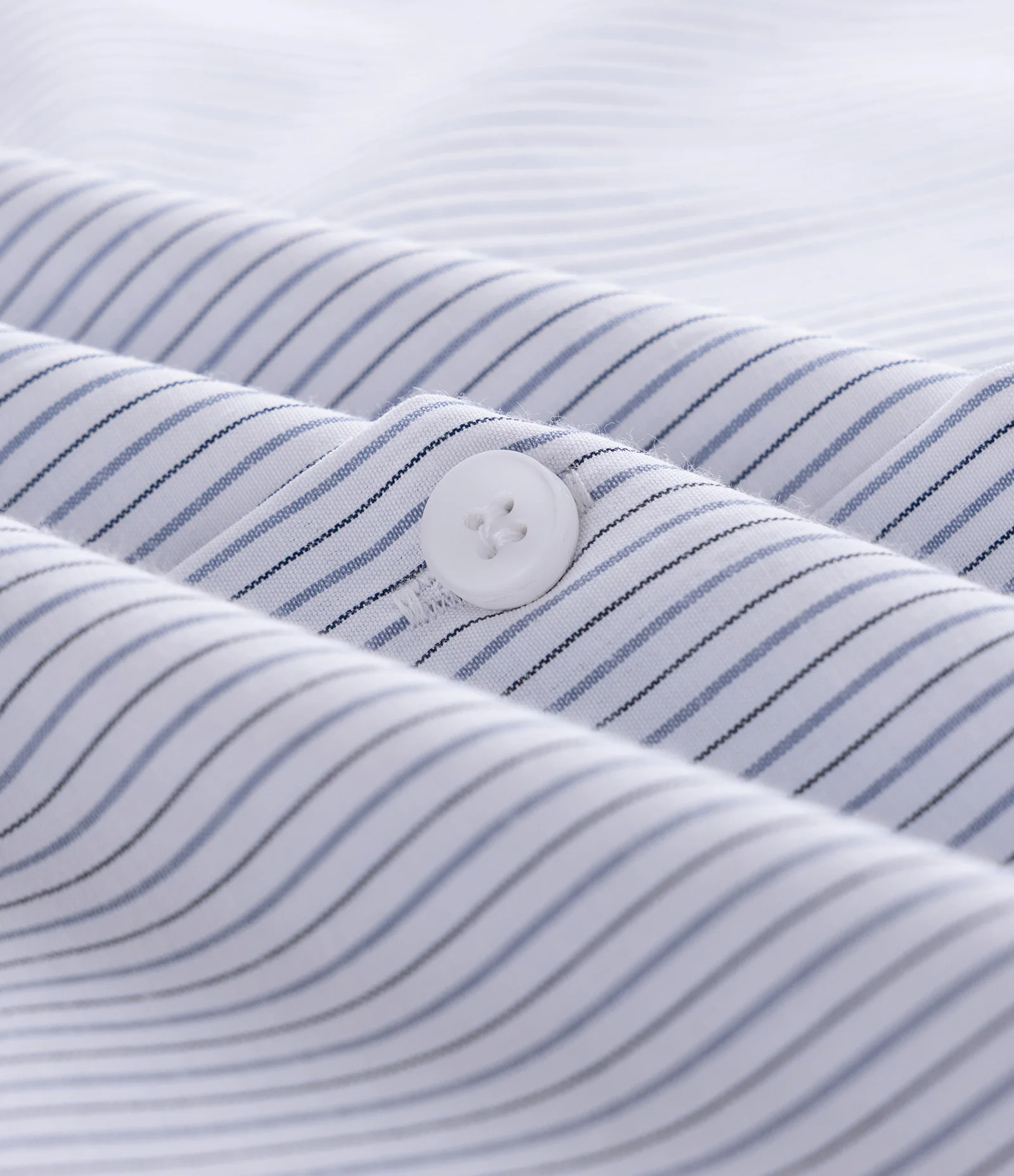 Camisa Boxy Manga Curta com Listras Finas Branco 3