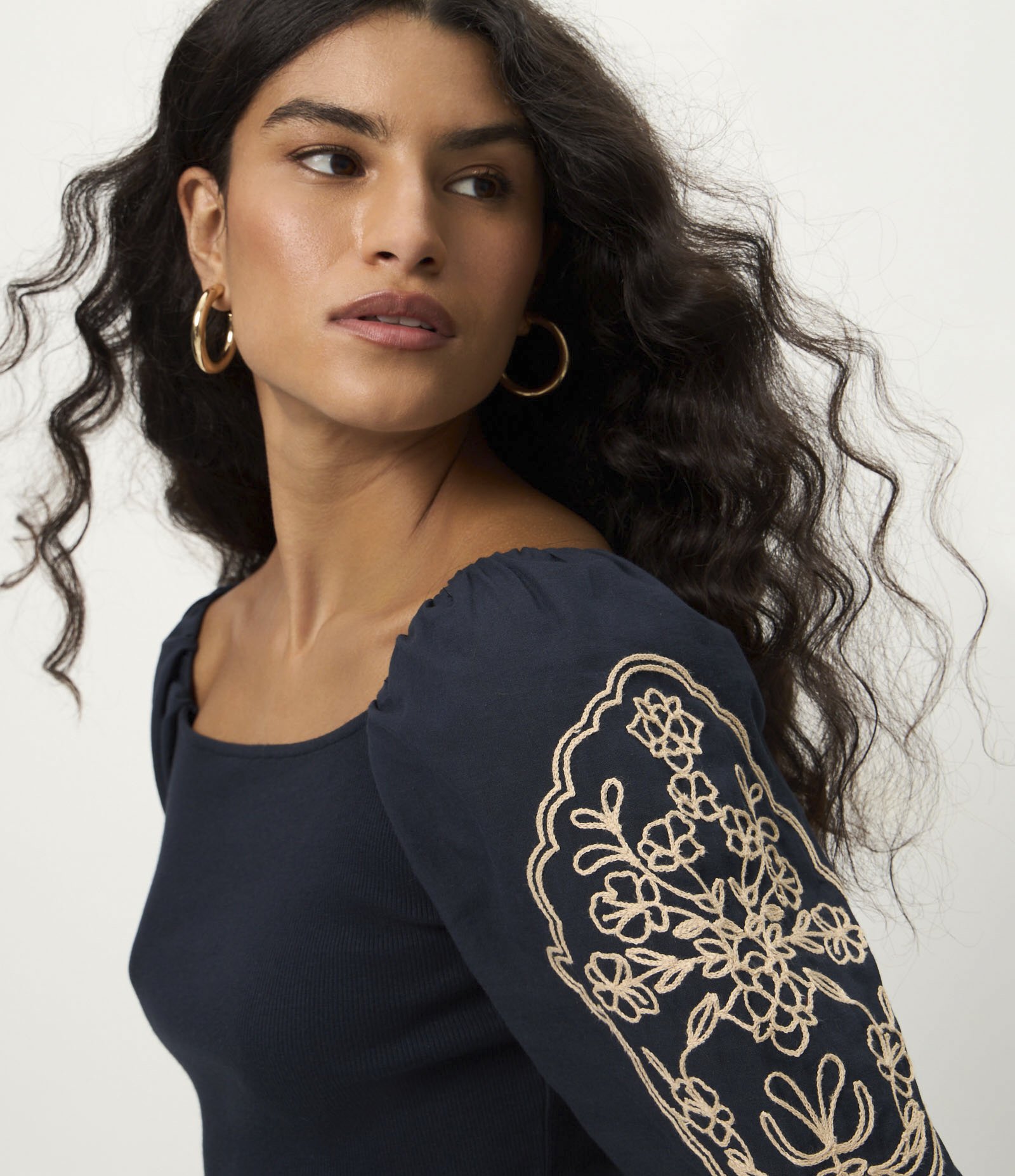 Blusa Manga Longa Bufante com Bordado de Folhagem Azul 3
