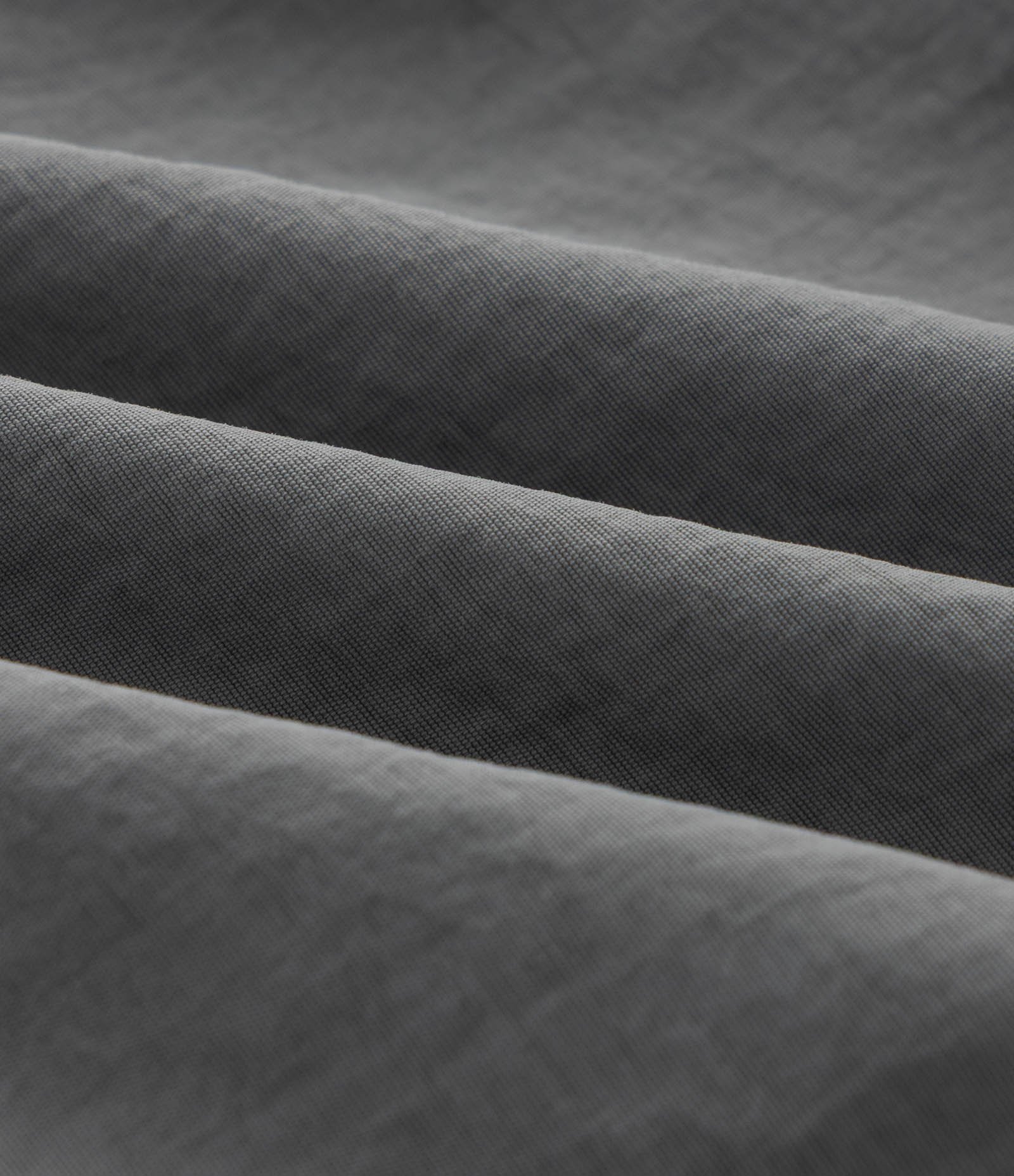 Bermuda em Poliamida de Banho com Bolsos e Bordado Discreto Cinza 3