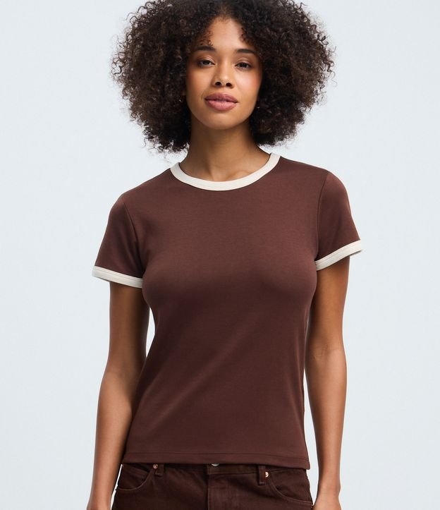 Blusa Baby Look com Mangas e Gola Contrastantes