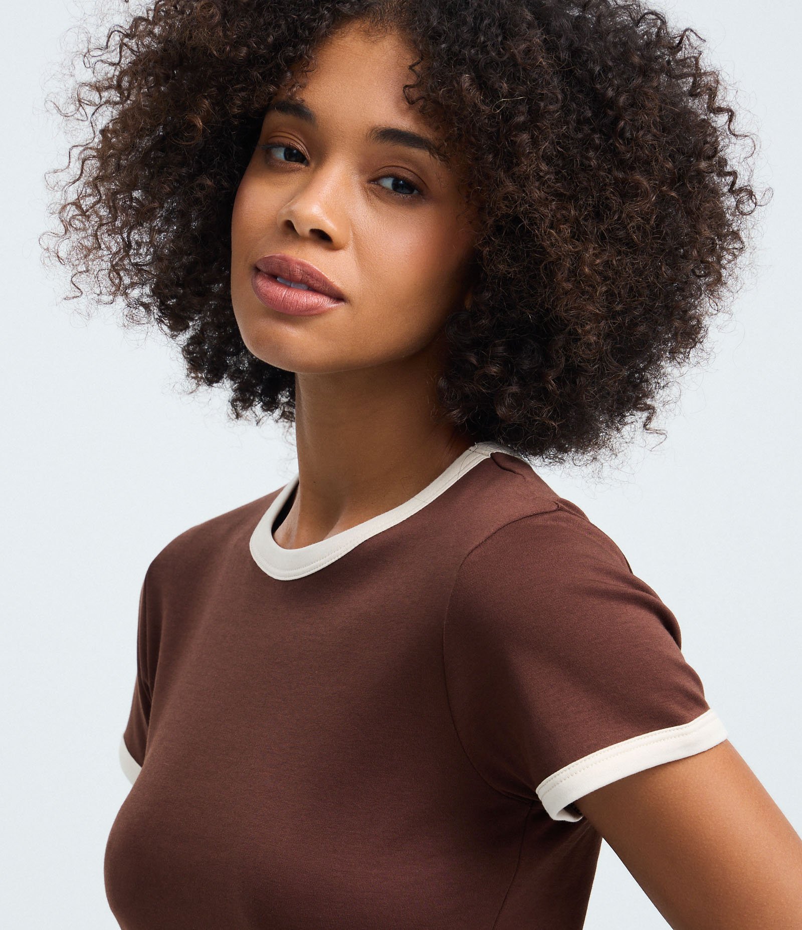 Blusa Baby Look com Mangas e Gola Contrastantes Marrom 3