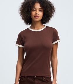 Blusa Baby Look com Mangas e Gola Contrastantes