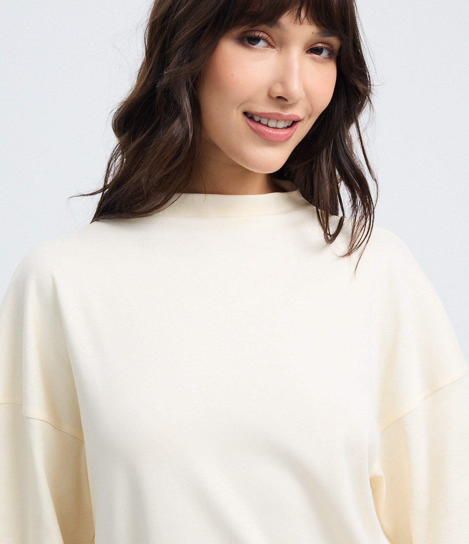 Camiseta Soltinha com Gola Inteira e Manga Curta Off White 3