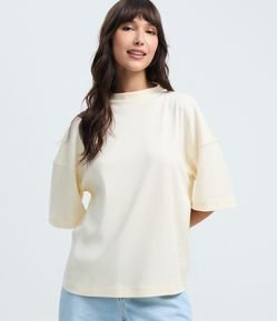 Camiseta Soltinha com Gola Inteira e Manga Curta