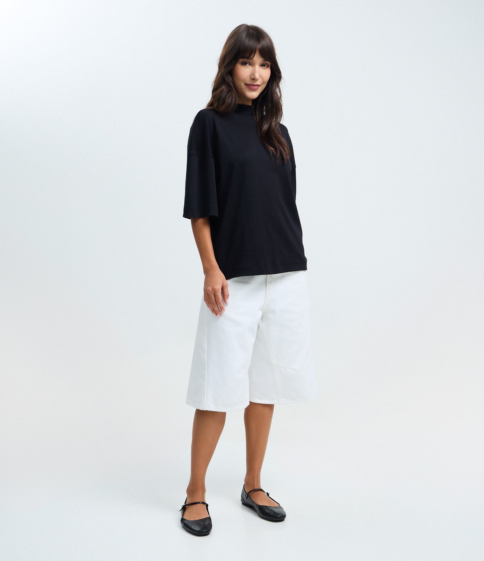 Camiseta Soltinha com Gola Inteira e Manga Curta Preto 2