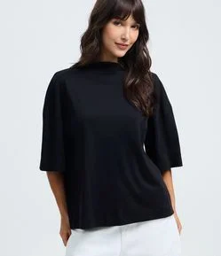 Camiseta Soltinha com Gola Inteira e Manga Curta