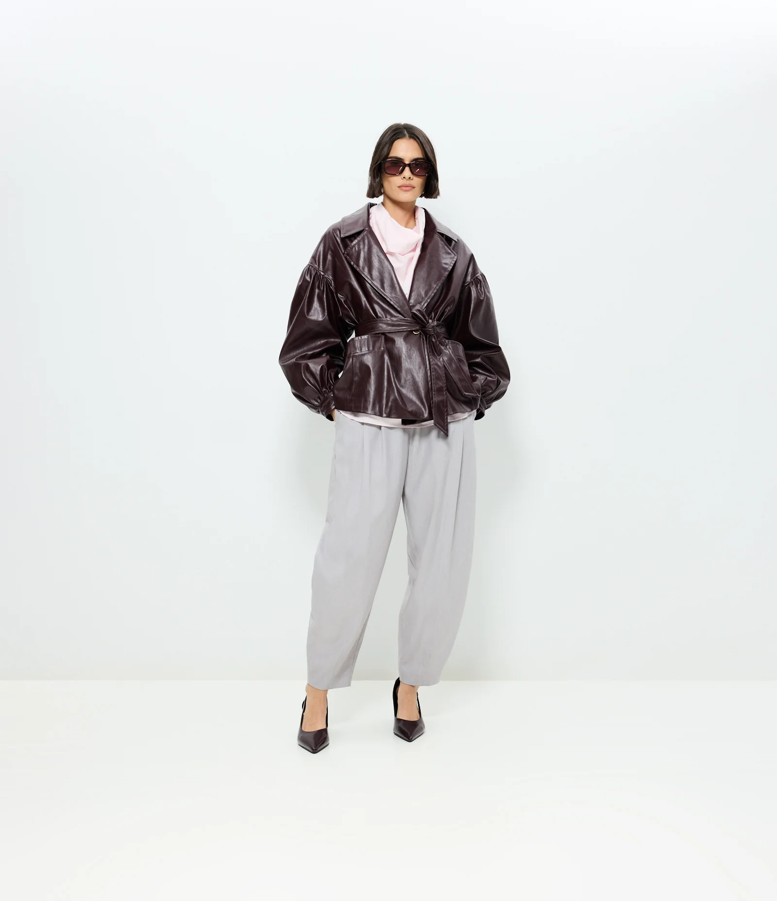 Calça Cenoura Alfaiatada com Pregas Frontais Azul 1