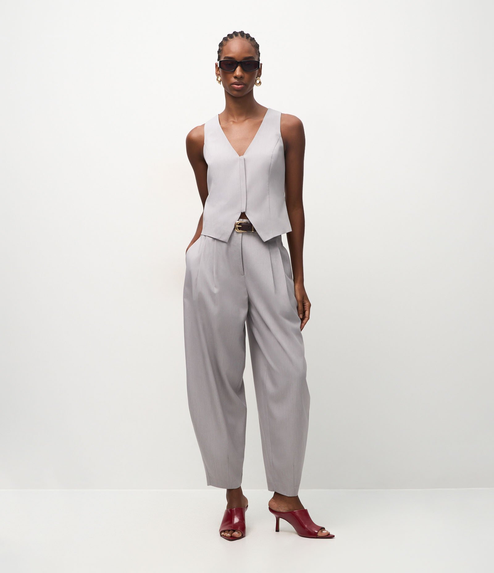 Calça Cenoura Alfaiatada com Pregas Frontais Azul 1