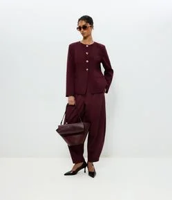 Calça Cenoura Alfaiatada com Pregas Frontais