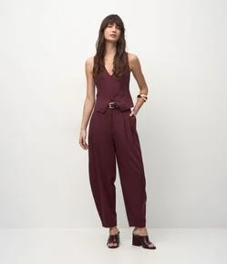 Calça Cenoura Alfaiatada com Pregas Frontais