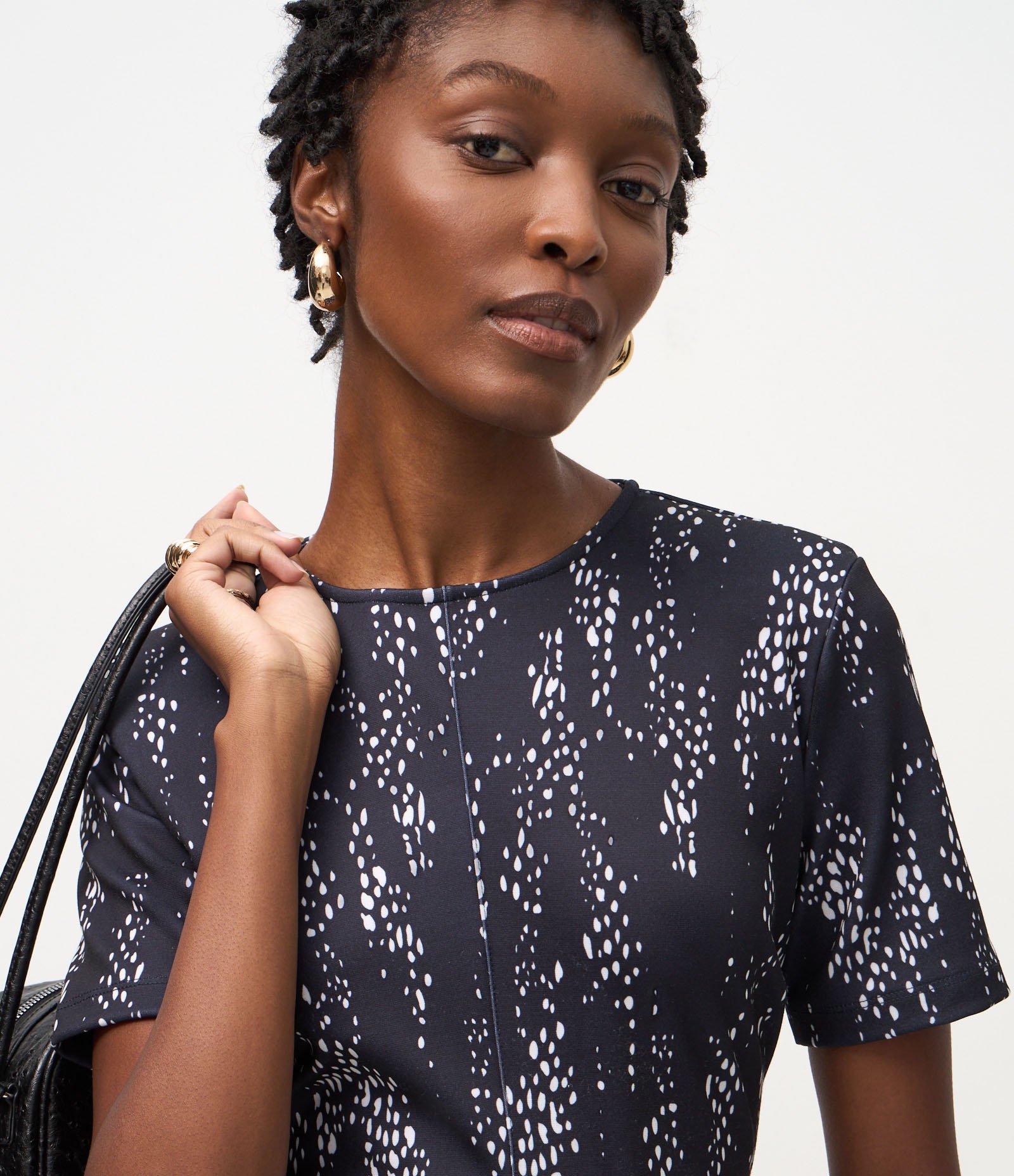 Vestido Curto com Ombreiras e Estampa Abstrata Azul 3