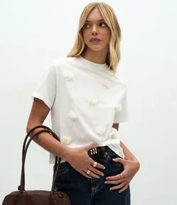 Blusa em Algodão com Aplicação de Flores em Relevo