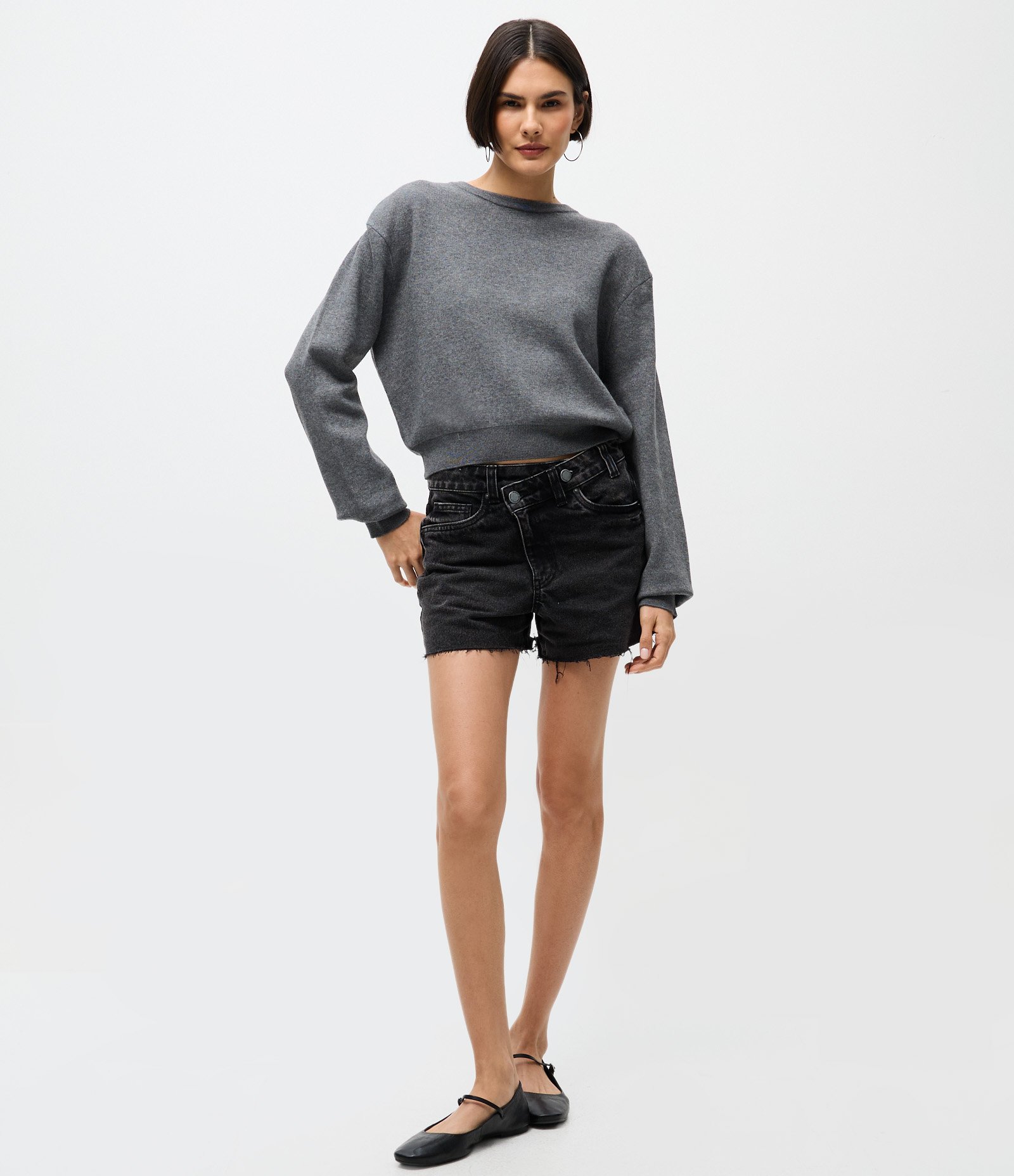 Blusa em Tricô com Gola Redonda e Manga Longa Cinza 2
