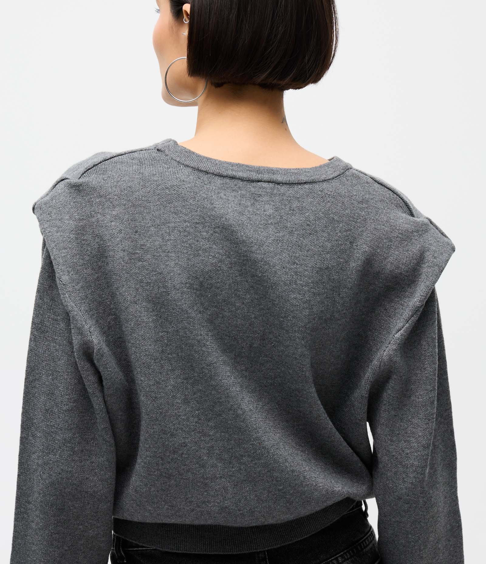Blusa em Tricô com Gola Redonda e Manga Longa Cinza 4