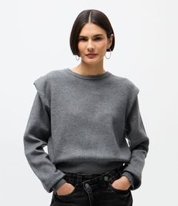 Blusa em Tricô com Gola Redonda e Manga Longa