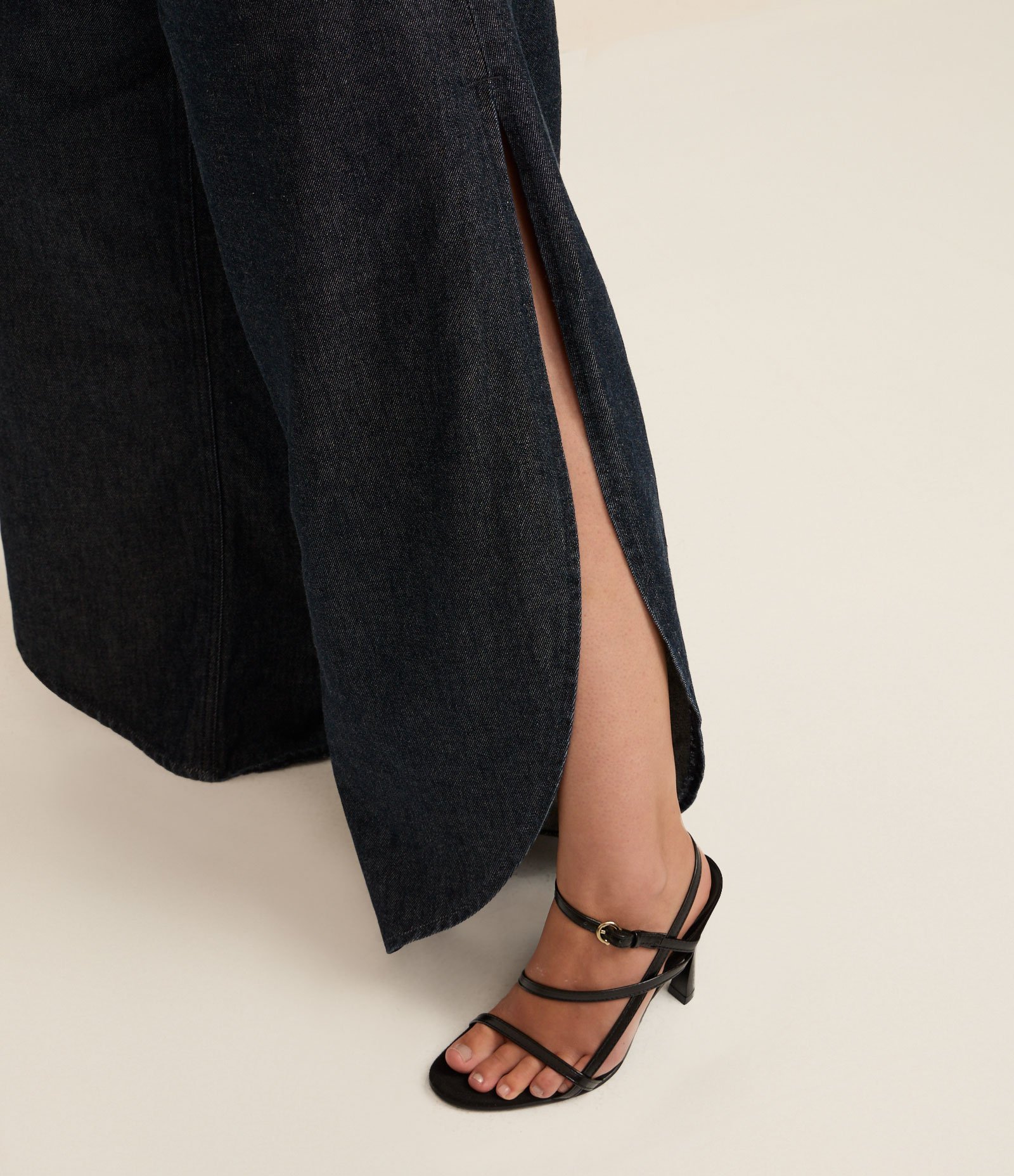 Calça Barrel em Jeans com Fenda Lateral Azul 3