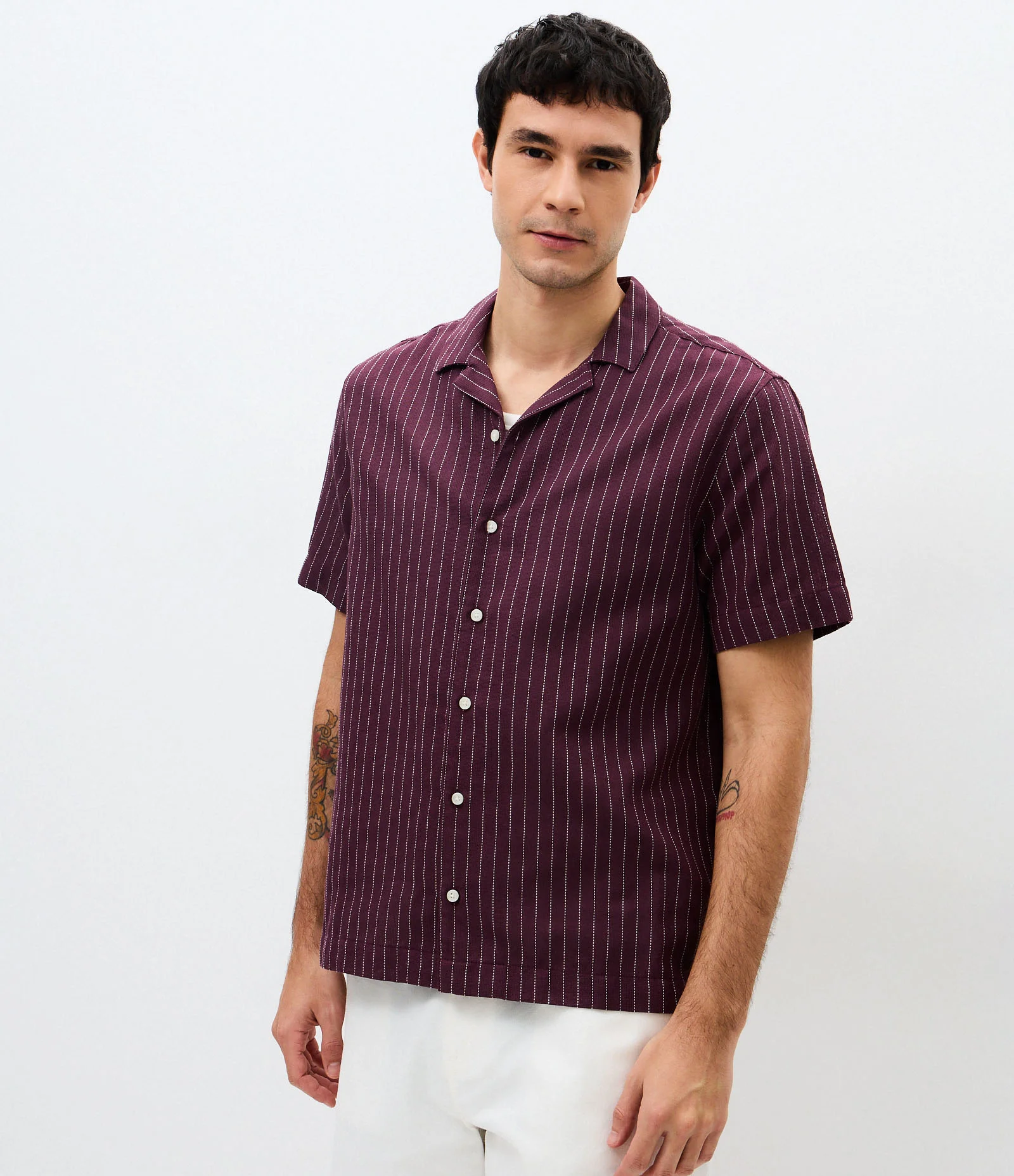 Camisa Comfort Manga Curta em Algodão Texturizada Bordô 1
