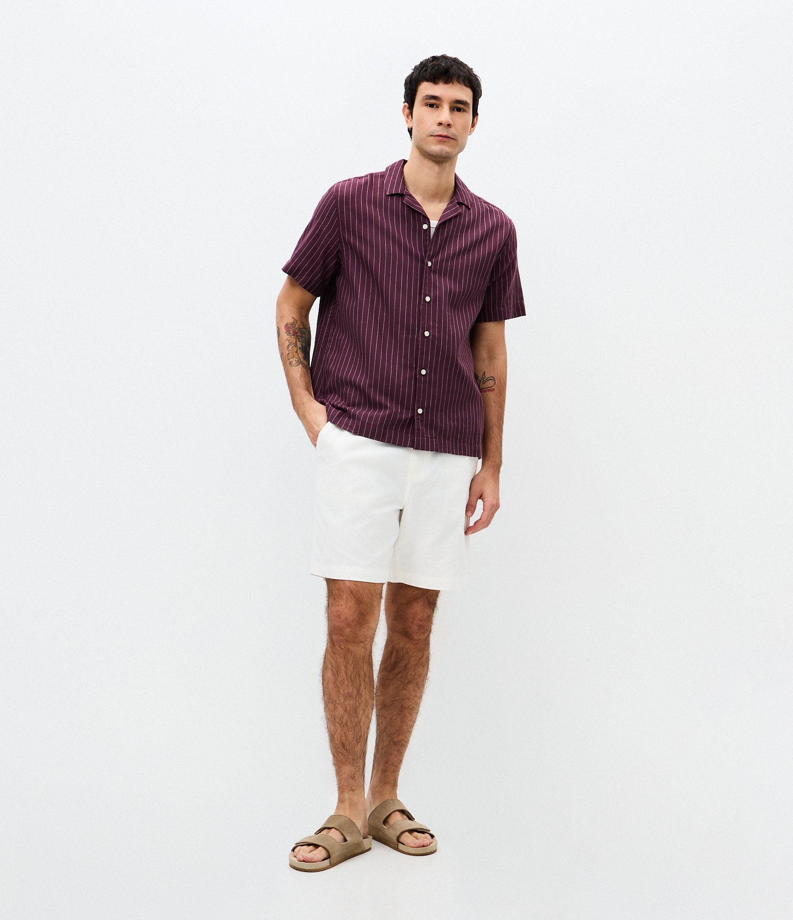 Camisa Comfort Manga Curta em Algodão Texturizada Bordô 2
