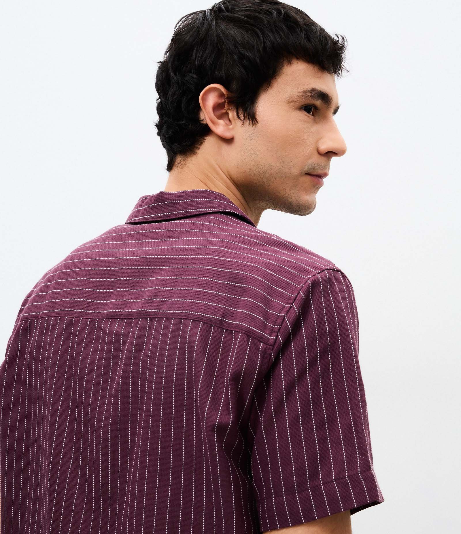 Camisa Comfort Manga Curta em Algodão Texturizada Bordô 4