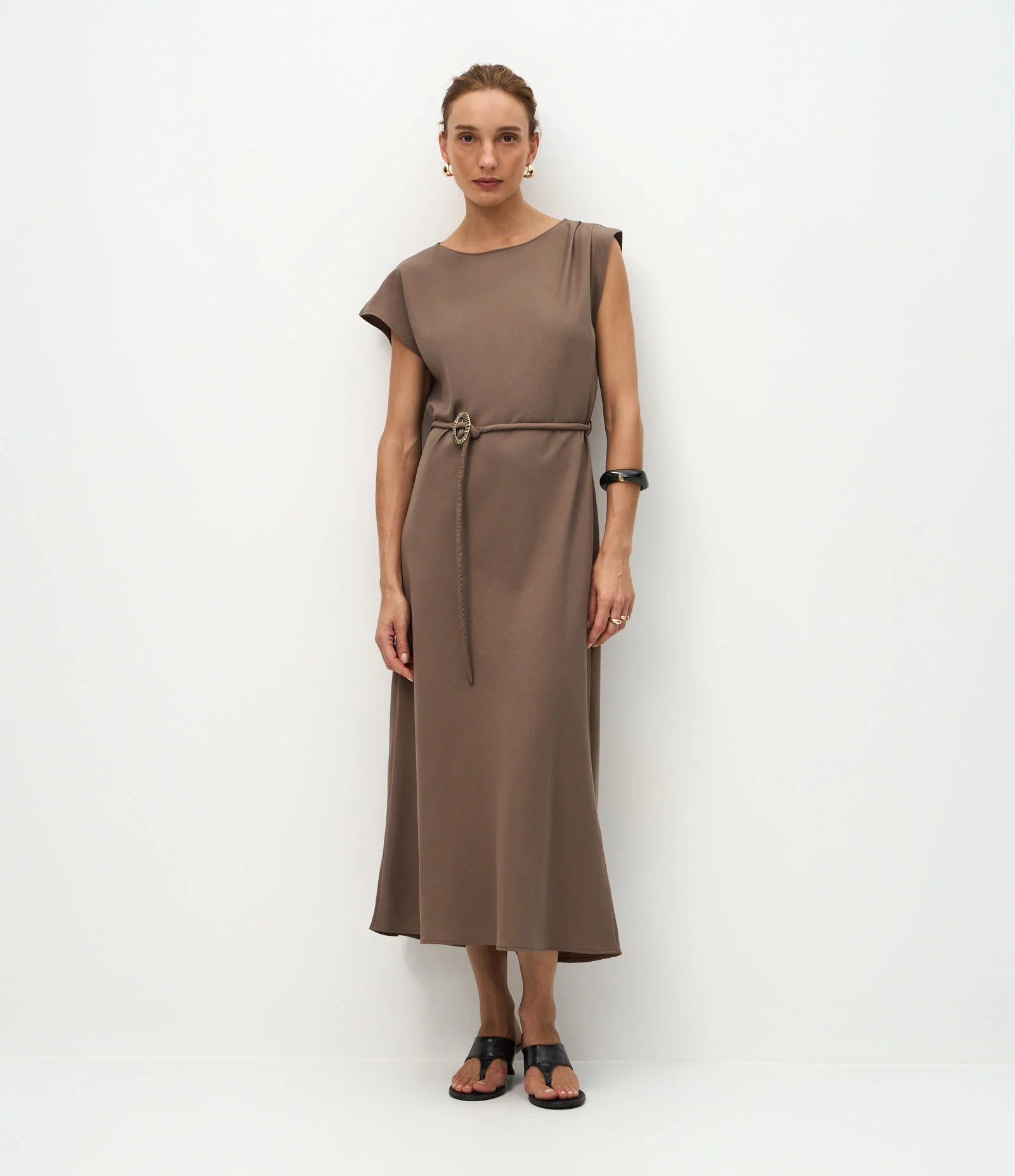 Vestido Midi Alfaiatado com Cinto Delicado Marrom 1