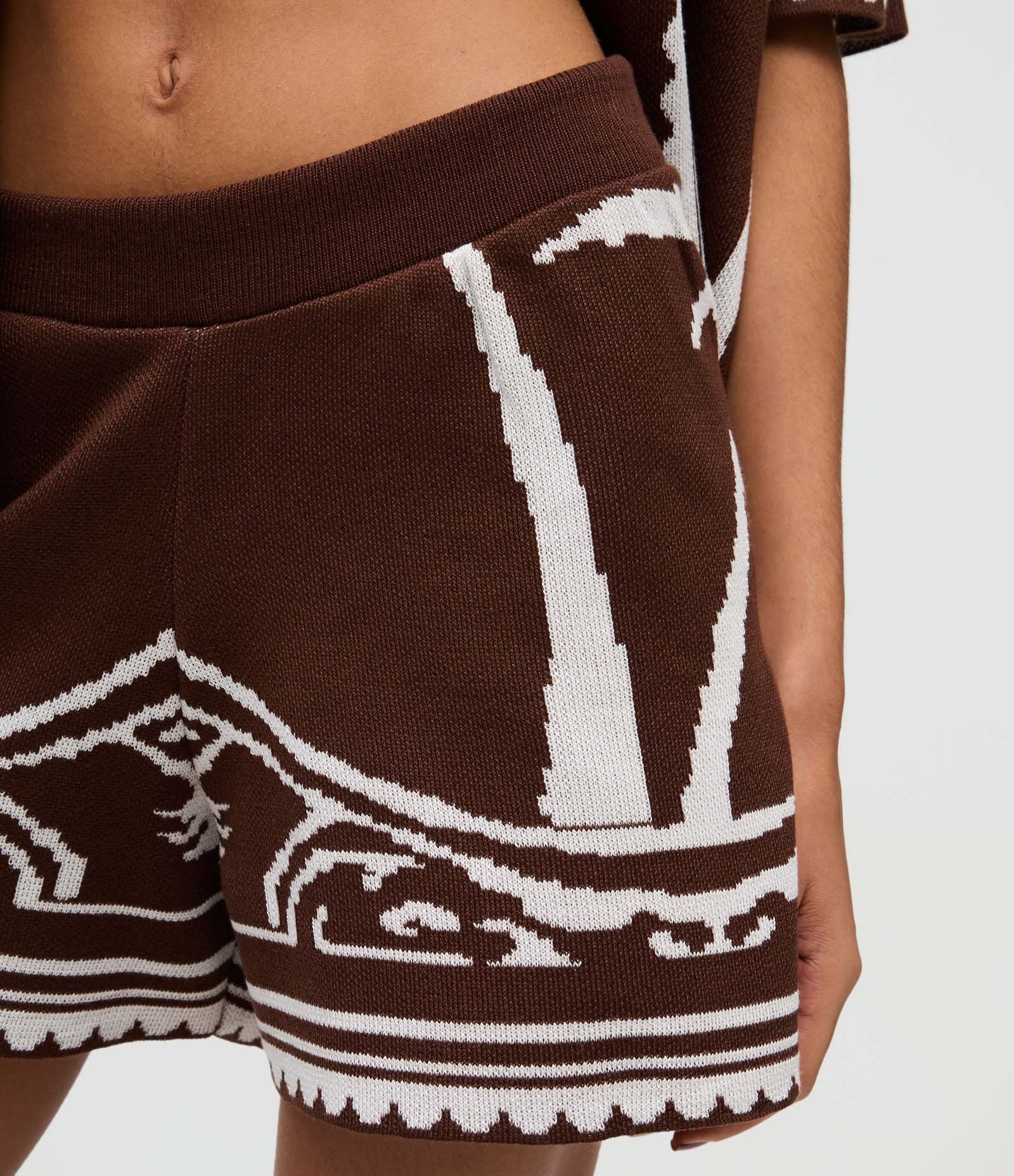 Short em Tricô com Estampa Lateral de Coqueiro Marrom 4