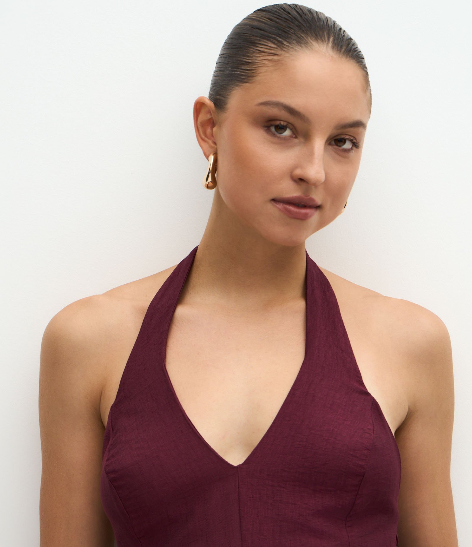 Macacão Frente Única em Viscose com Cinto Fino Vinho 2