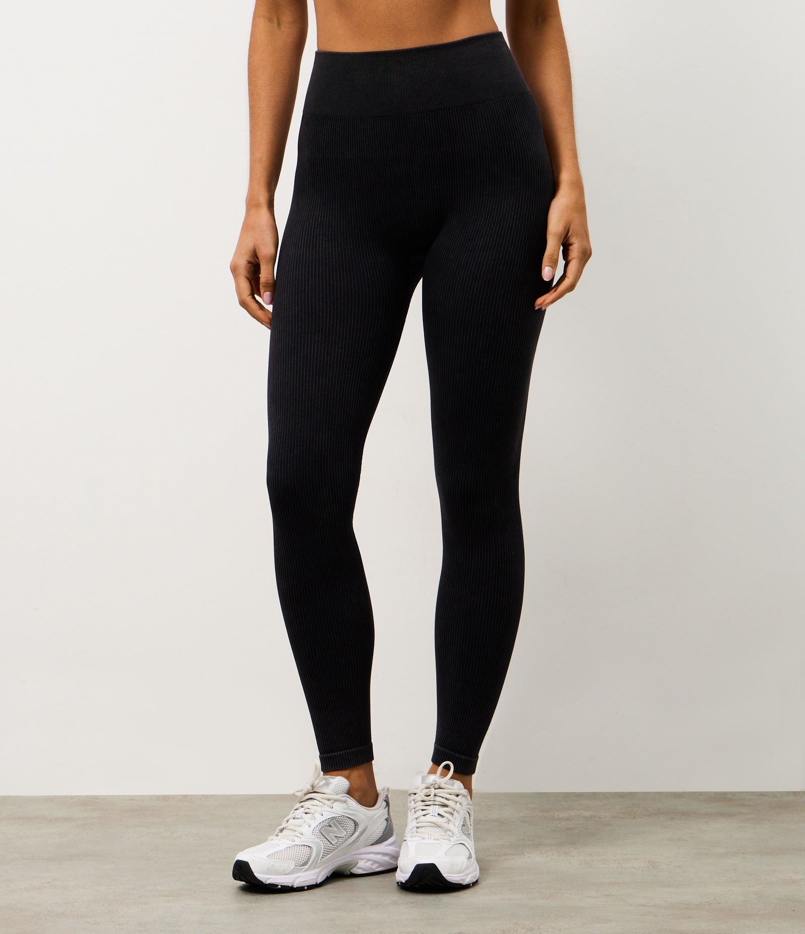 Calça Legging Esportiva em Microfibra Seamless com Cós Transpassado Preto 2