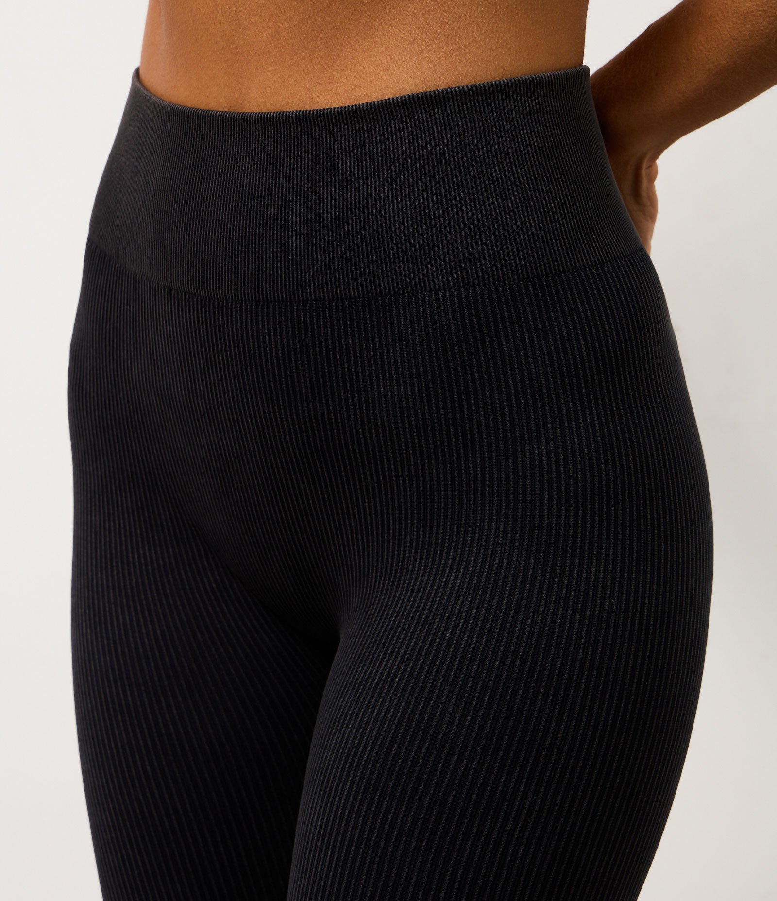 Calça Legging Esportiva em Microfibra Seamless com Cós Transpassado Preto 3