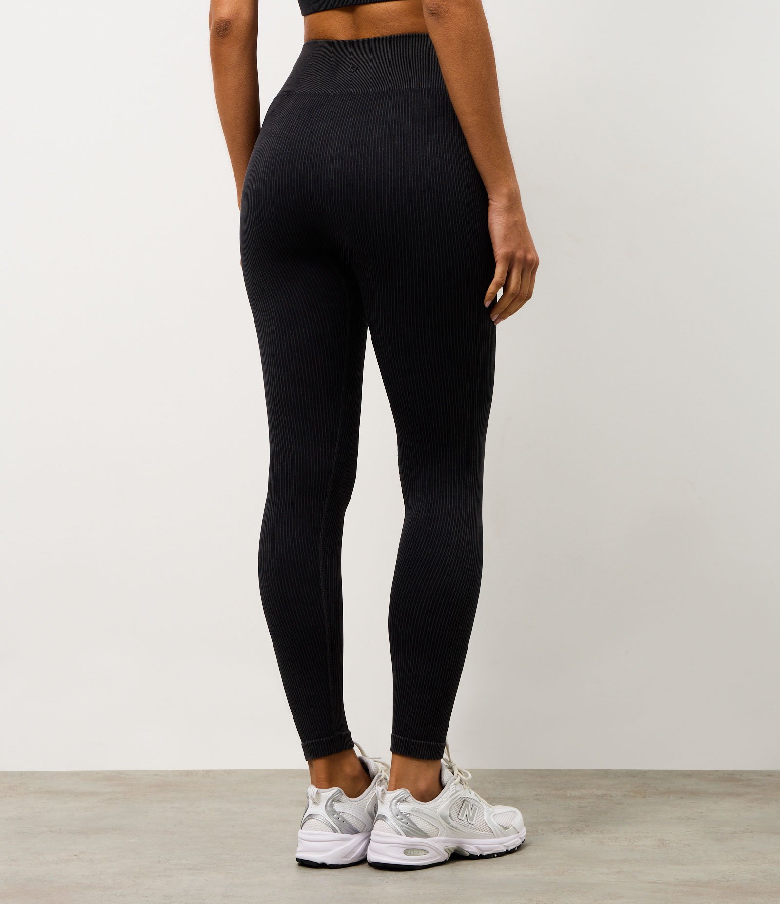 Calça Legging Esportiva em Microfibra Seamless com Cós Transpassado Preto 4