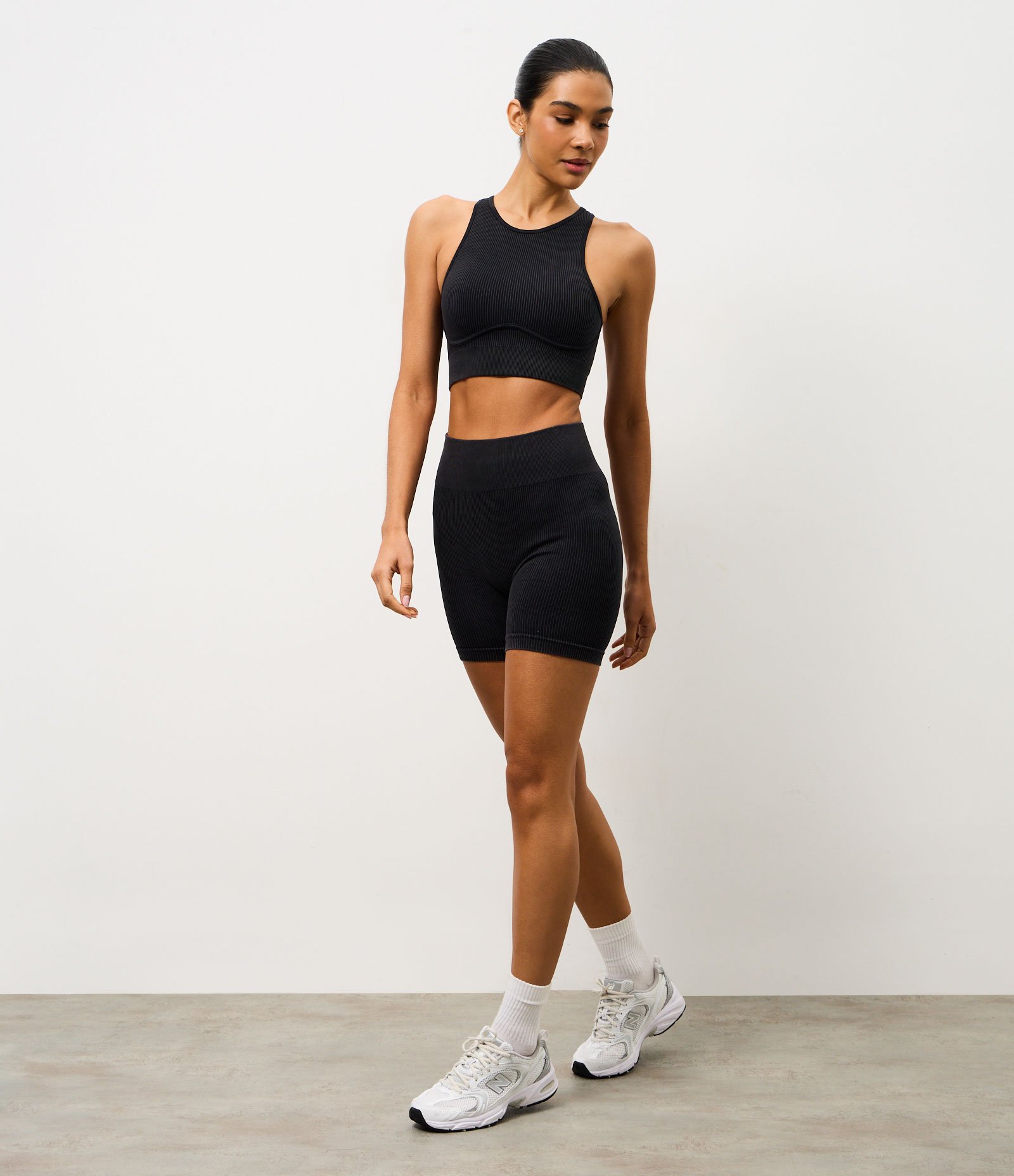 Bermuda Esportiva Seamless com Cós Transpassado Preto 1