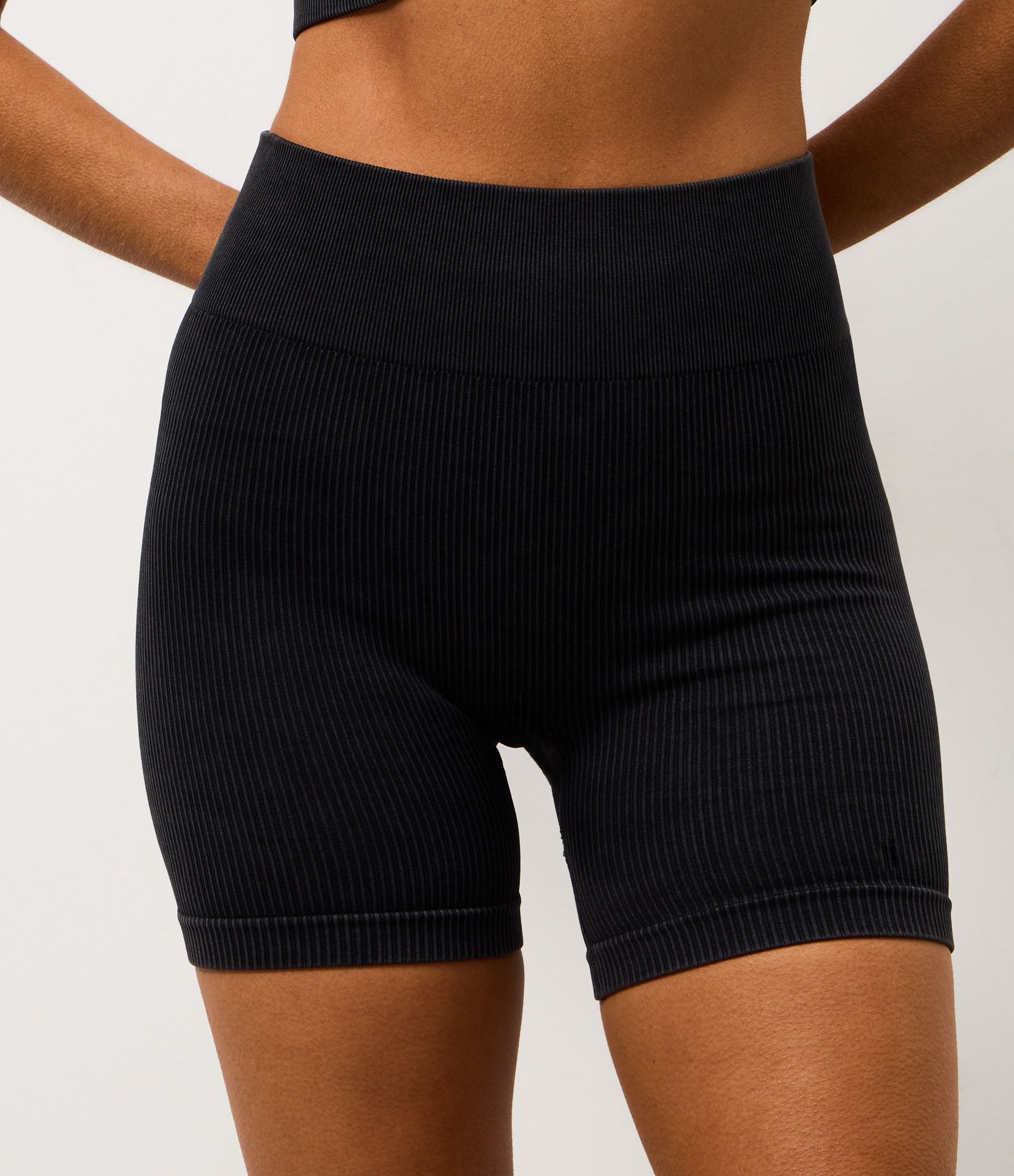 Bermuda Esportiva Seamless com Cós Transpassado Preto 2
