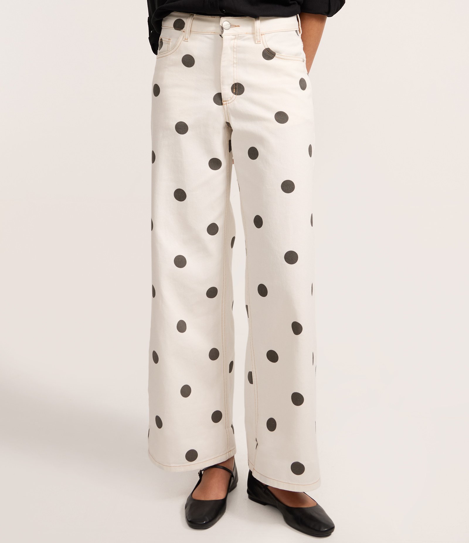 Calça Loose Cintura Baixa em Sarja em Estampa Poá Branco 2