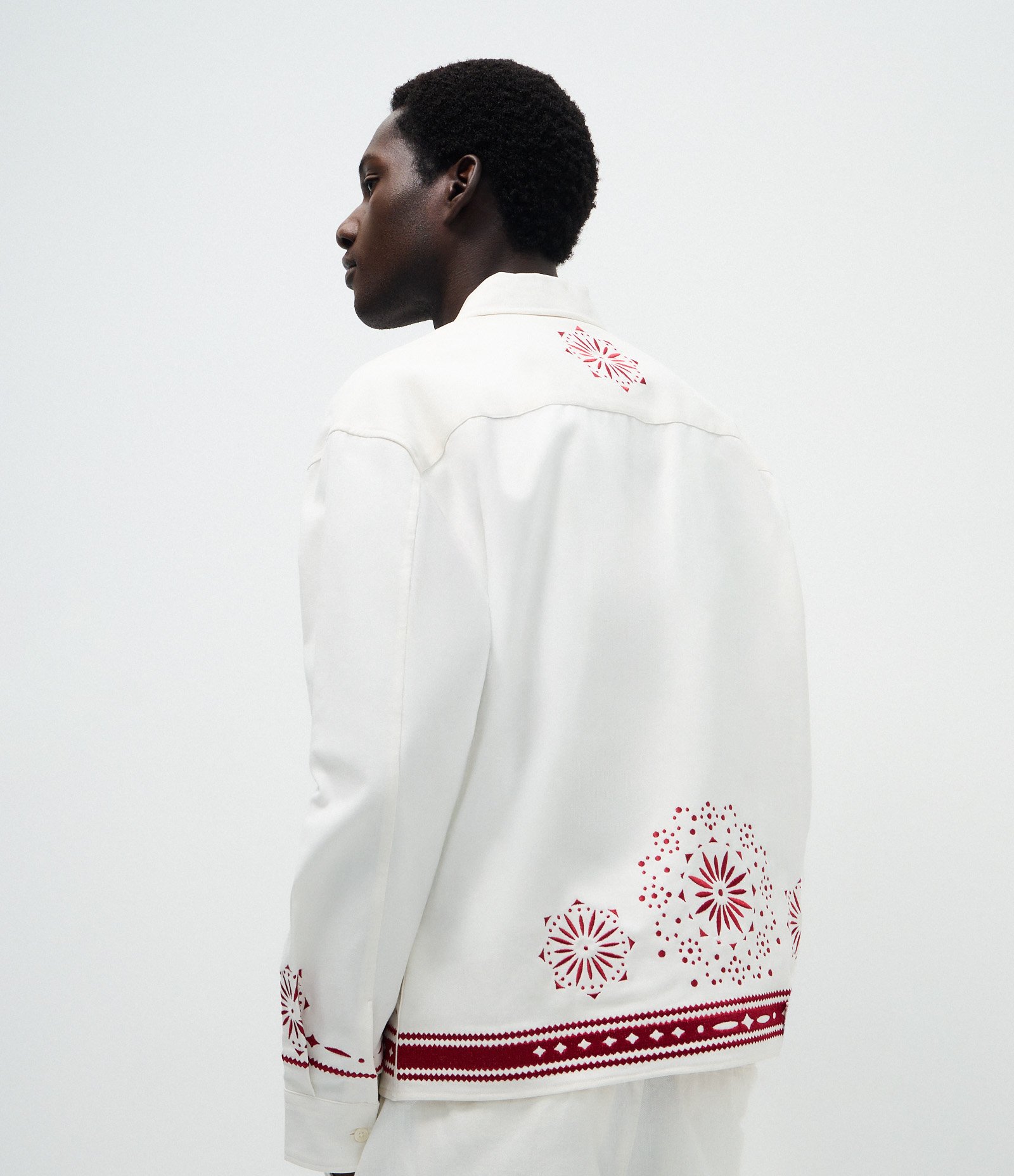 Camisa Manga Longa em Algodão com Mandala Bordada Branco 3