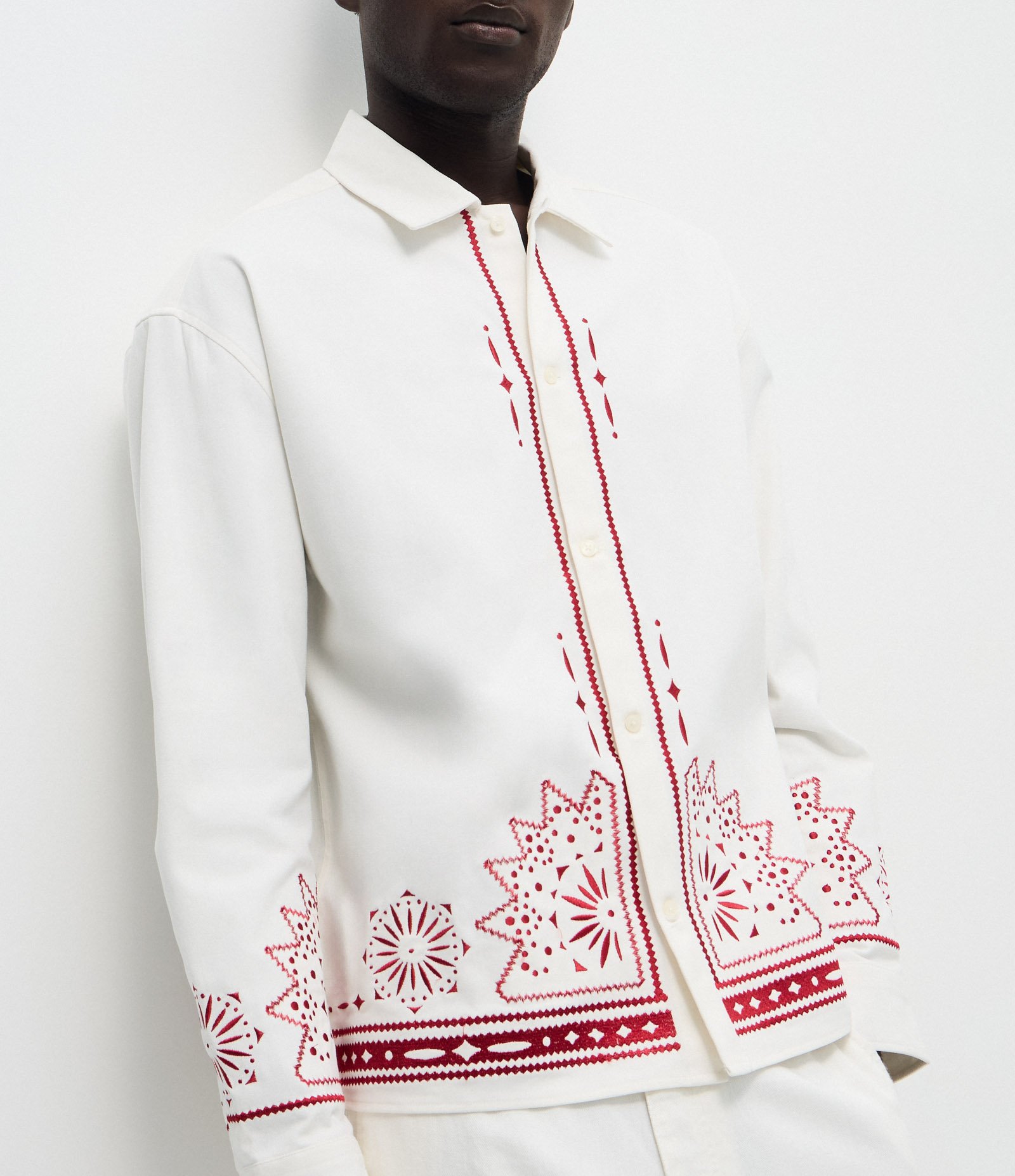 Camisa Manga Longa em Algodão com Mandala Bordada Branco 4