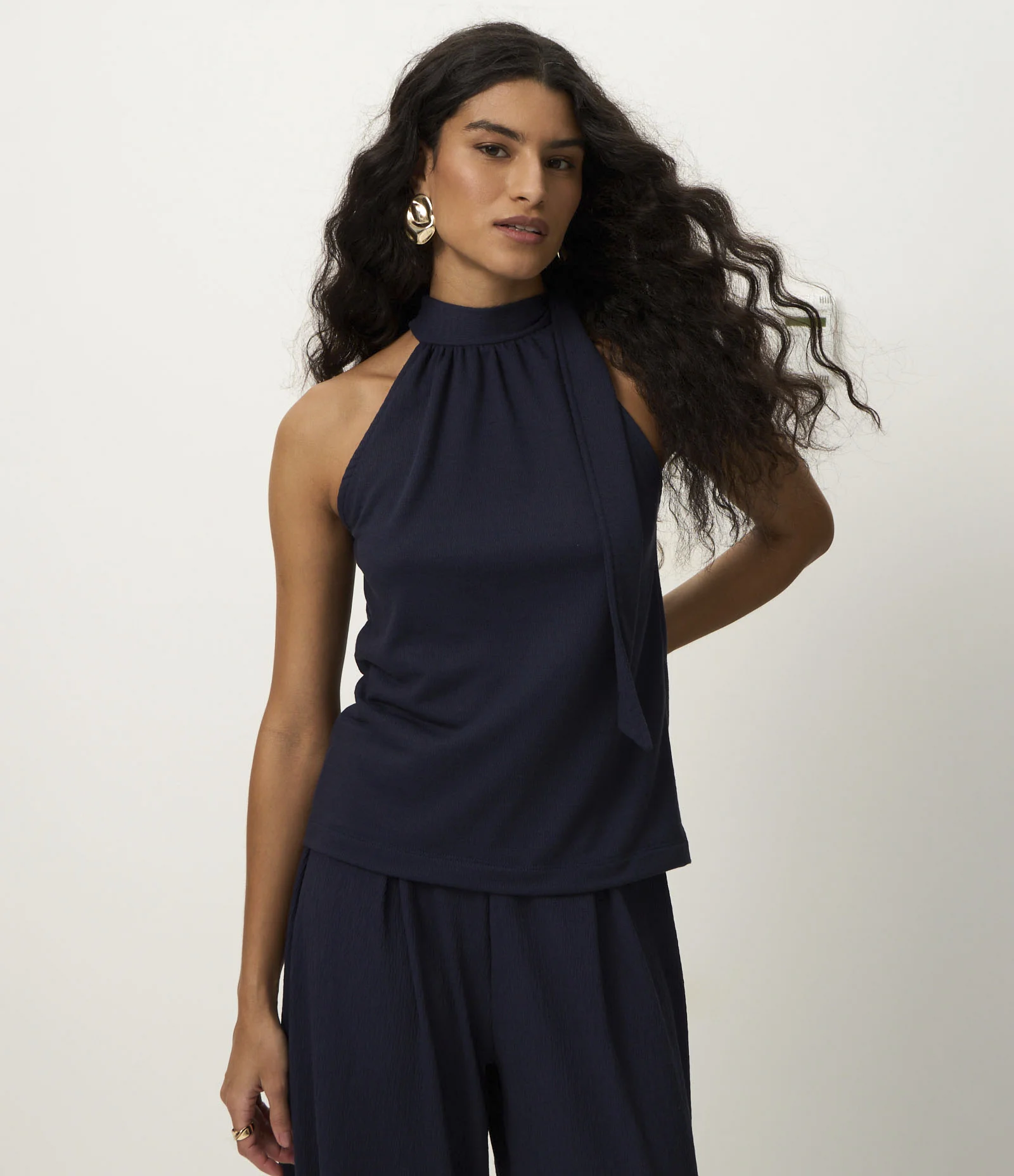 Blusa Gola Alta com Amarração em Laço Azul 1