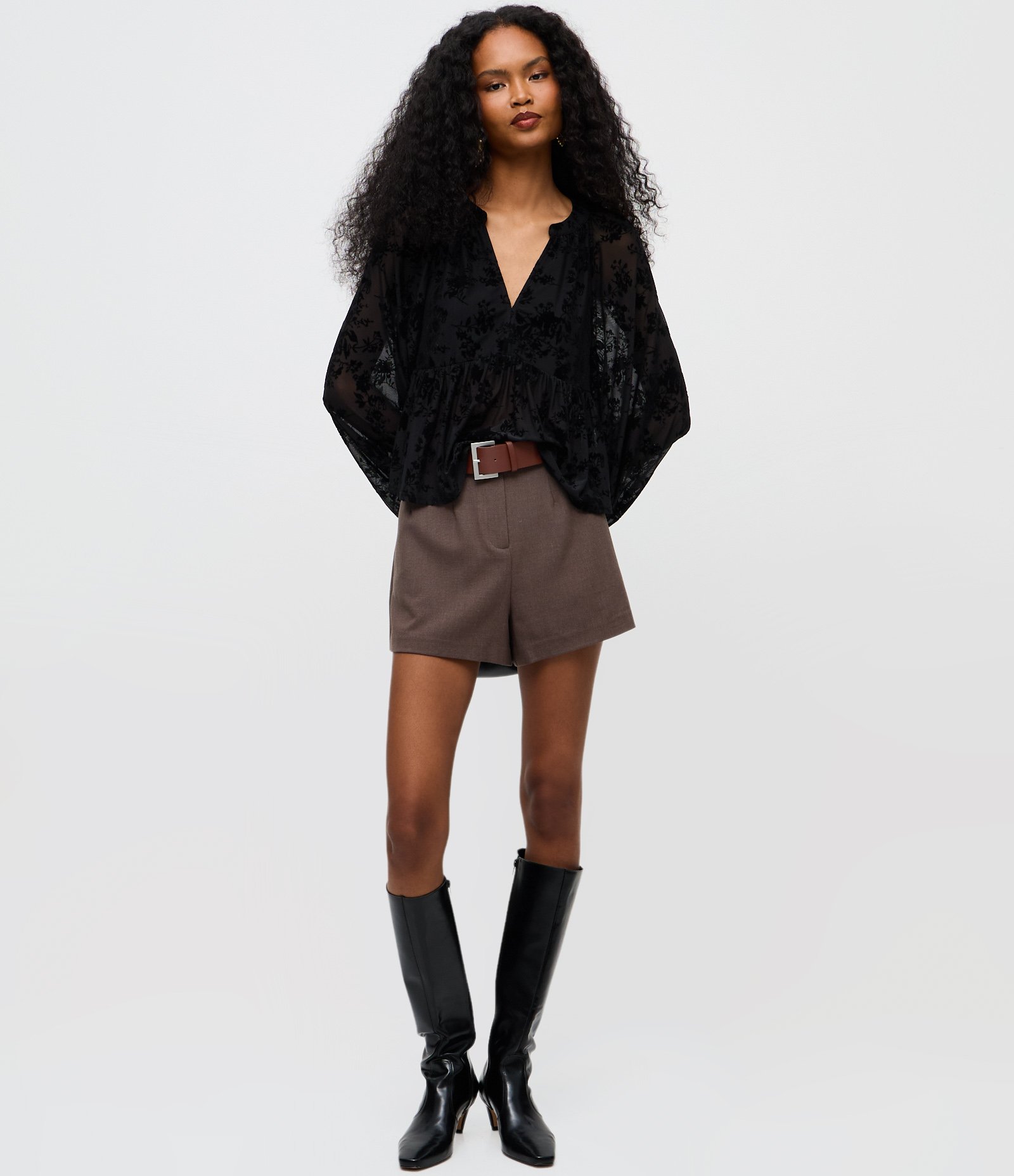 Blusa Manga Longa em Tule Texturizado com Decote V Preto 2