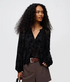 Blusa Manga Longa em Tule Texturizado com Decote V