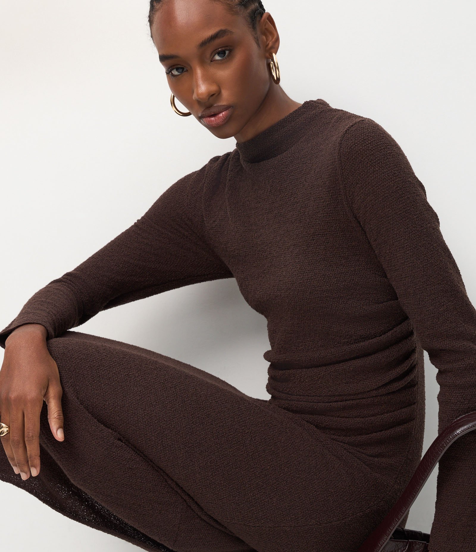 Vestido Midi em Tricô com Puxadinho Lateral Marrom 5