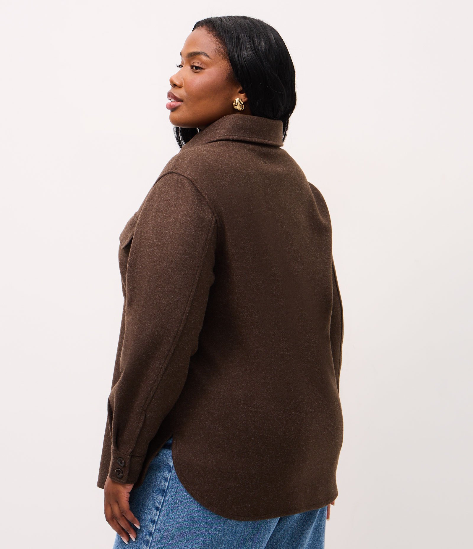 Camisa Leve em Polyvelour Alongada Curve & Plus Size Marrom 4