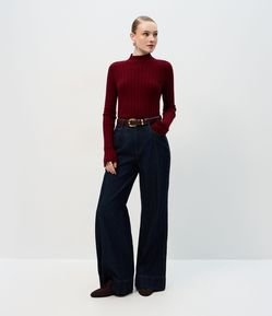 Blusa em Tricô com Gola Alta e Manga Longa
