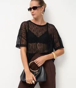 Camiseta Oversized Rendada com Transparência