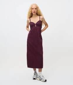 Vestido Midi em Sarja com Decote Coração e Vazados