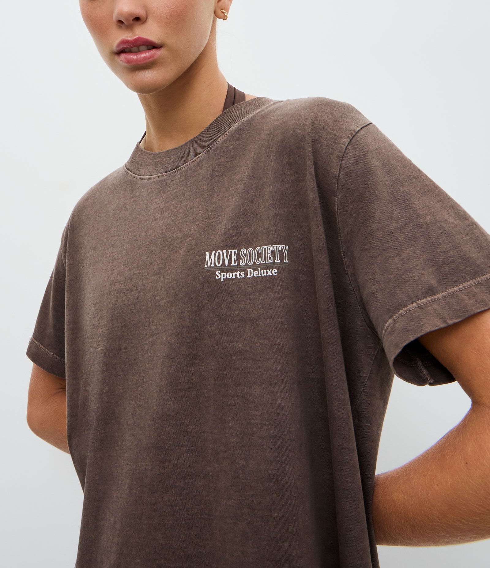 Camiseta Esportiva Oversized Estonada com Estampa Lettering Marrom 3